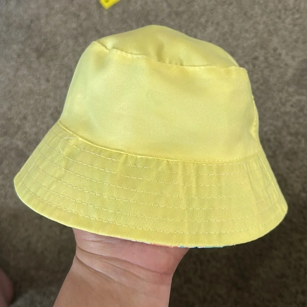 Disney hat and reversible Disney bucket hat. - Picture 9 of 13